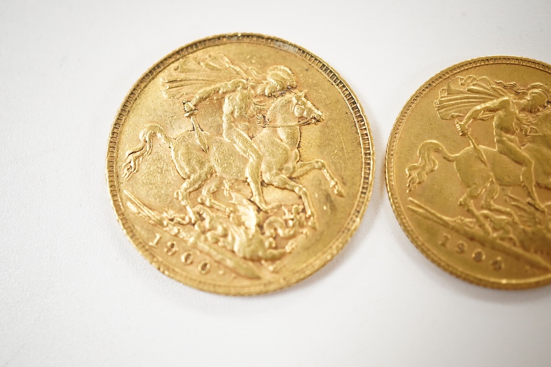A Victorian 1900 gold sovereign and an Edward VII gold half sovereign.